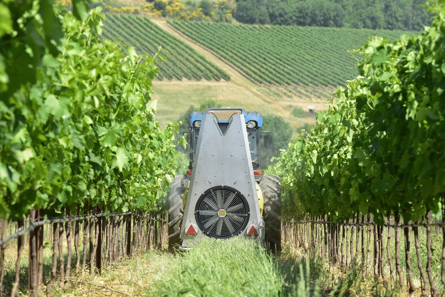 Fieldin and ARAG have partnered to deliver advanced spraying solutions designed specifically for growers of permanent crops.