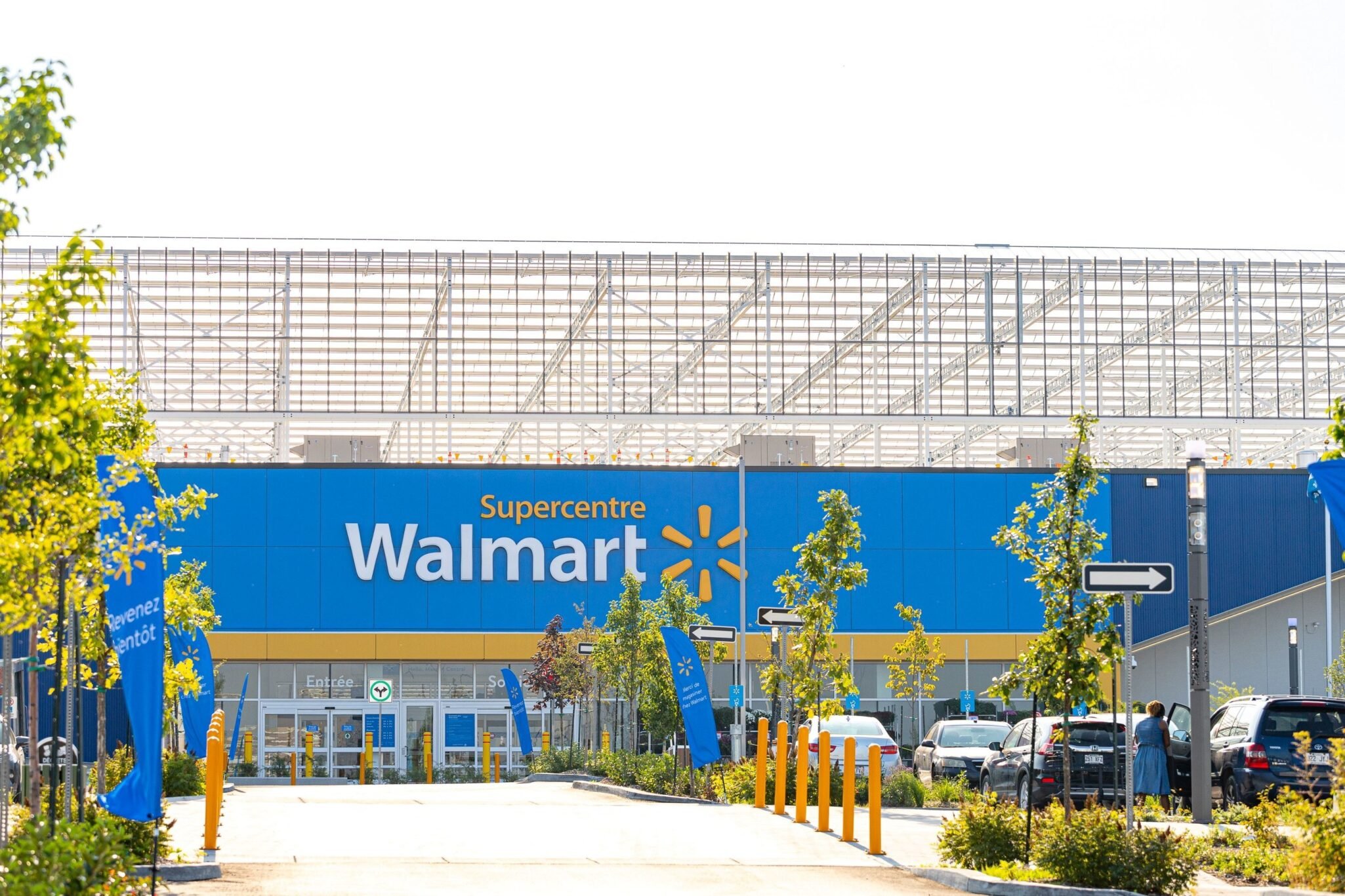 Walmart Canada is now selling hyperlocal produce grown by Lufa Farms atop its Marché Central Supercentre in Montreal.