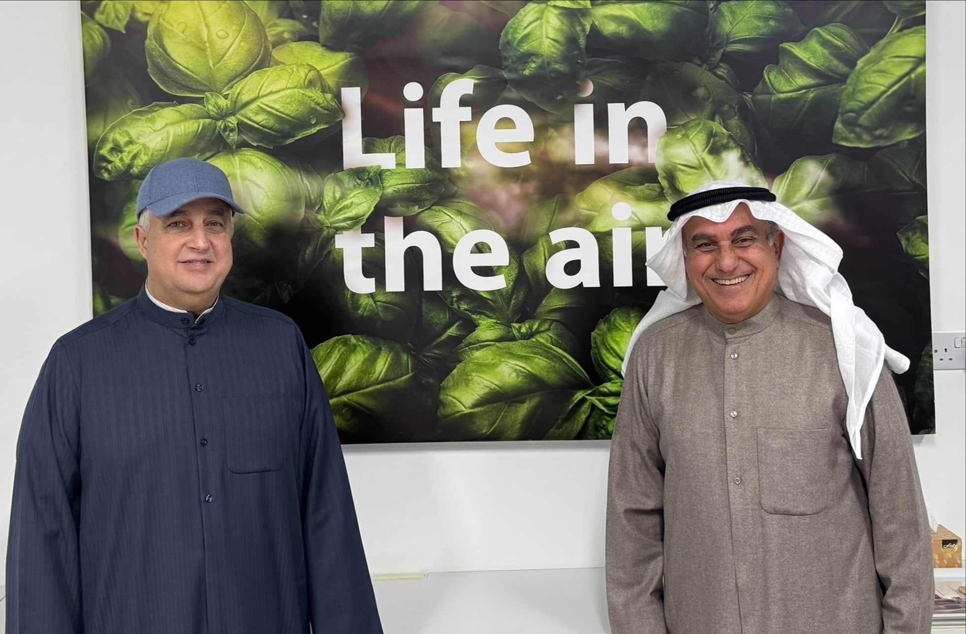 GreenLife partnered with Swiss firm CleanGreens to launch Kuwait’s first aeroponic farm, adapting high-tech European systems to local desert conditions.