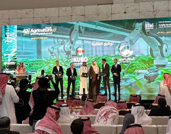 KUBO & Amtar Al Khair Agricultural Crops Company signed an agreement to build and operate a high-tech greenhouse zone in Jazan, Saudi Arabia.