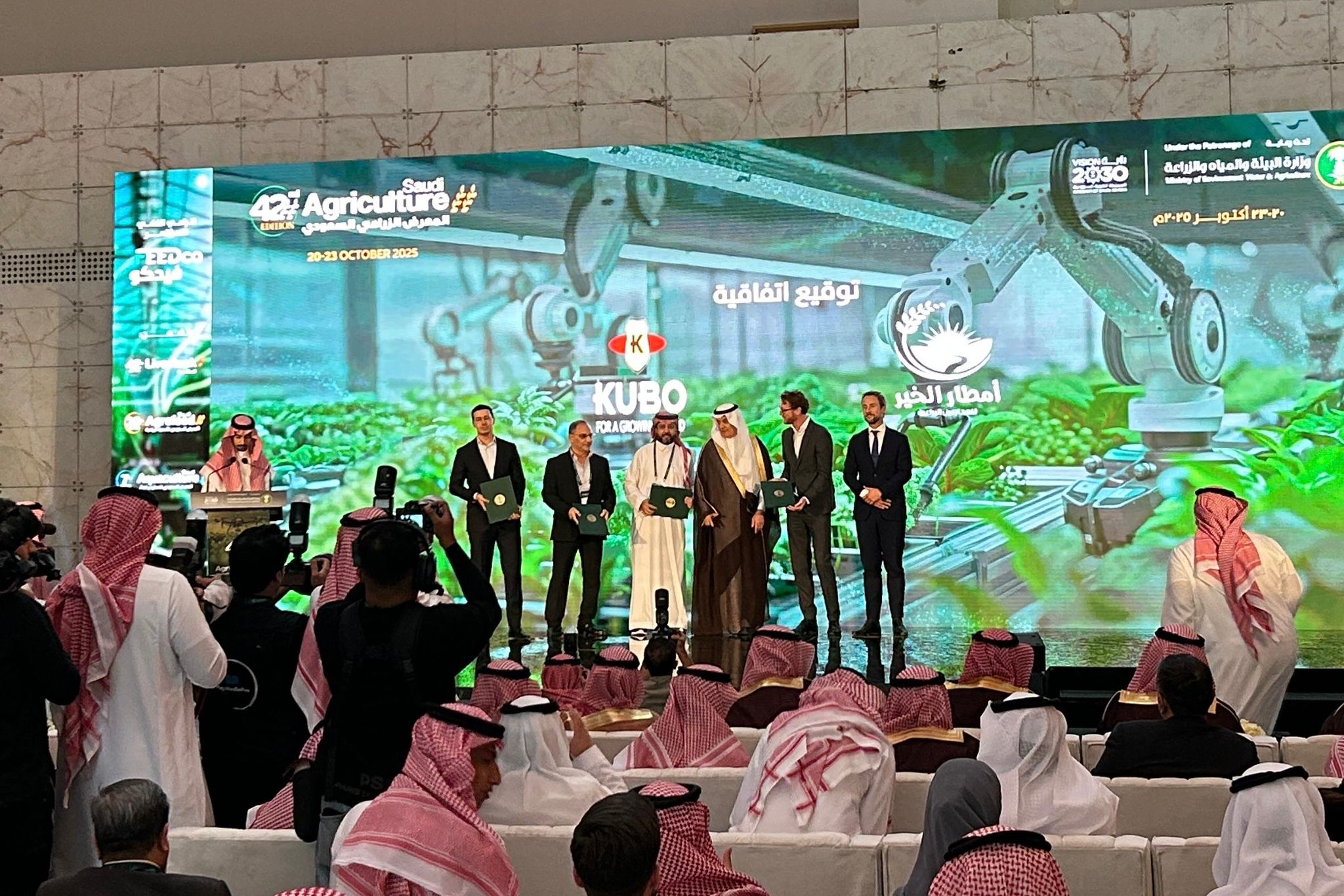 KUBO & Amtar Al Khair Agricultural Crops Company signed an agreement to build and operate a high-tech greenhouse zone in Jazan, Saudi Arabia.