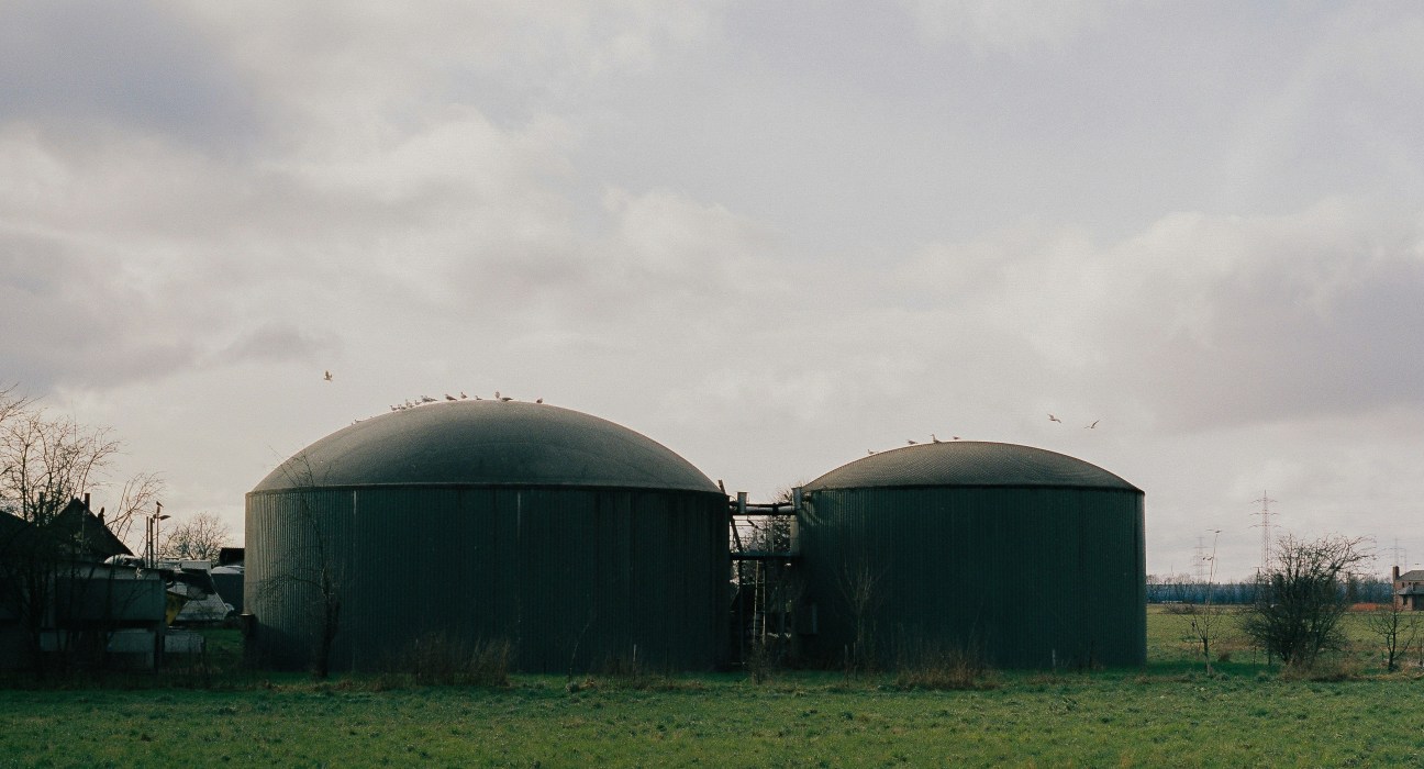 Agricultural biogas moved from a farm-sustainability project to a financed energy asset class, with stakeholders underwriting the build-out